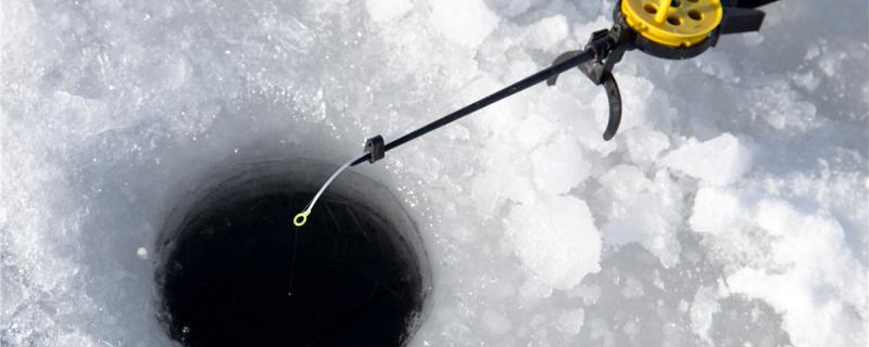 Ice fishing find fish nest skills, find fish bubble skills