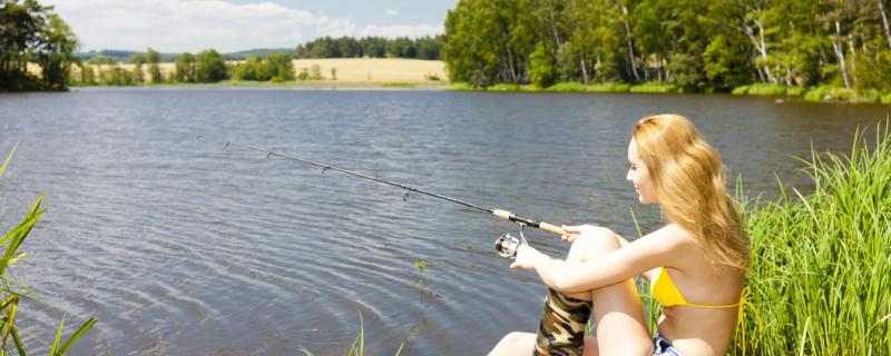 夏の釣りはどこで釣るのが一番いいのか、どのくらいの長さの竿を使うのがいいのか