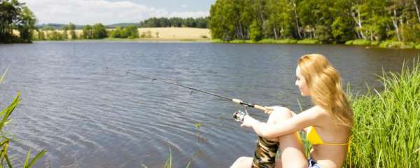 夏季下午钓鱼钓深还是浅，最佳时间是什么